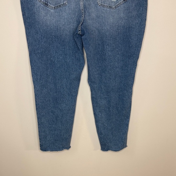 Maurice’s HighRise Distressed Mom Jeans Light Wash Plus Size 22 Relaxed Fit - Picture 14 of 16